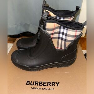 Burberry RainBoots size 37